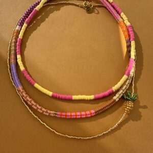 okrągły naszyjnik żółto różowy, ręcznie szyty naszyjnik kostka, naszyjnik z ananskiem