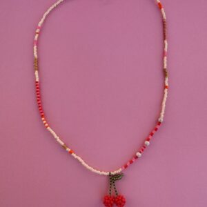 naszyjnik ze szklanych koralików z ręcznie robionymi wisienkami