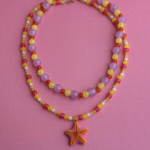 zestaw kolorowych naszyjników