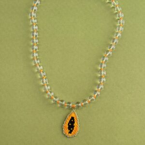 naszyjnik z ręcznie szytą papają